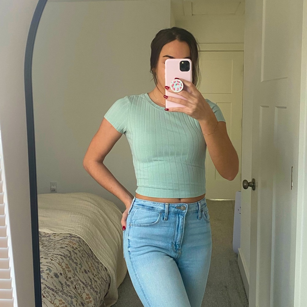 Green ribbed cropped tee